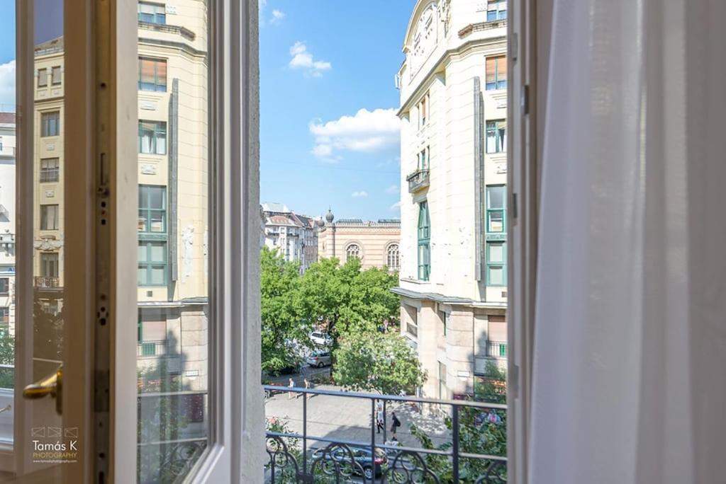 Bpr The Golden Astoria With Balcony And A/c Budapeste